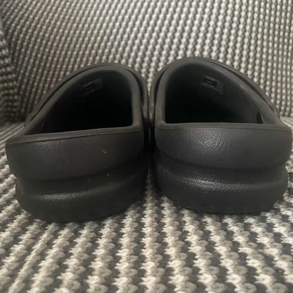 Crocs Bistro black Clogs Slip Resistant men’s shoe size 9/women’s 11 10075